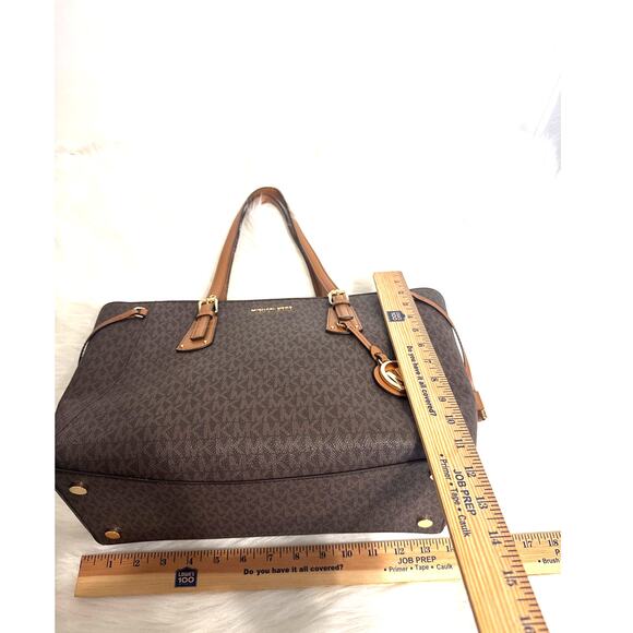 Michael Kors NWT Voyager Medium Logo Tote Bag Pocketbook Brown Zip Drawstring - Picture 14 of 15